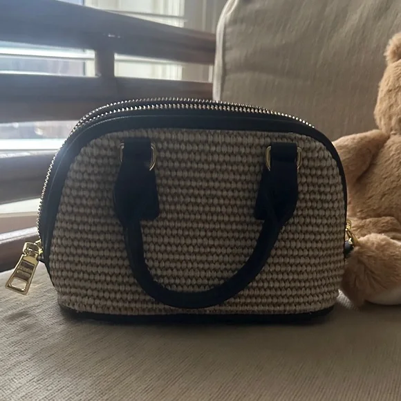 Affordable Fashion Finds Black and Tan Mini Bag - Picture 2 of 5